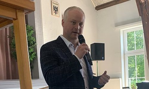 ludwig-steil-hof-newsbeitrag-ein-unvergesslicher-abschied-an-den-bischof-hermann-kunst-schulen-buergermeister-espelkamp-dr-henning-vieker