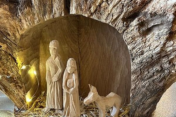 ludwig-steil-hof-newsbeitrag-krippenausstellung-begeistert-besucher-holz-krippe