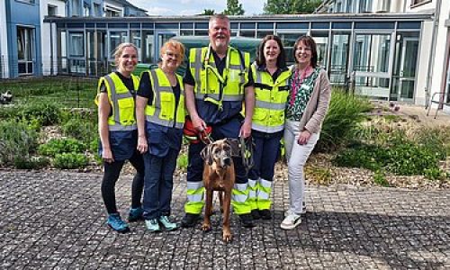 ludwig-steil-hof-newsbeitrag-vierbeinige-spuernase-im-einsatz-hund-team-mit-hund