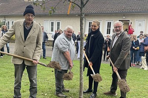 Baumpflanzaktion Ludwig-Steil-Hof